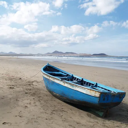 Absolute Beachfront Iii * 法马拉